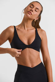 Set - Twist Bust Sports Bra in Black