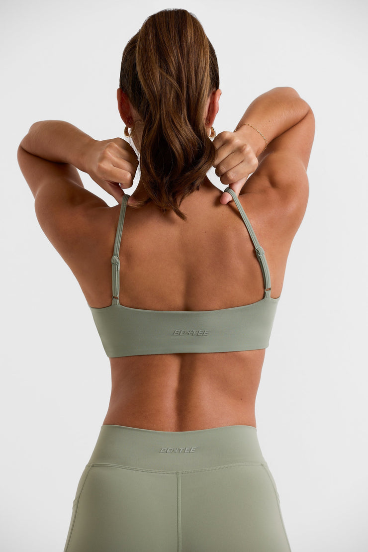 Set - Twist Bust Sports Bra in Bamboo Green